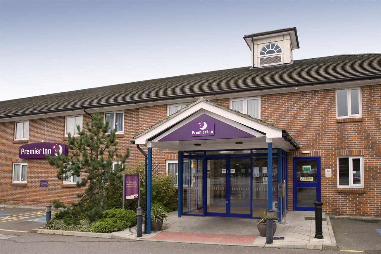 Premier Inn Basildon رايلي المظهر الخارجي الصورة