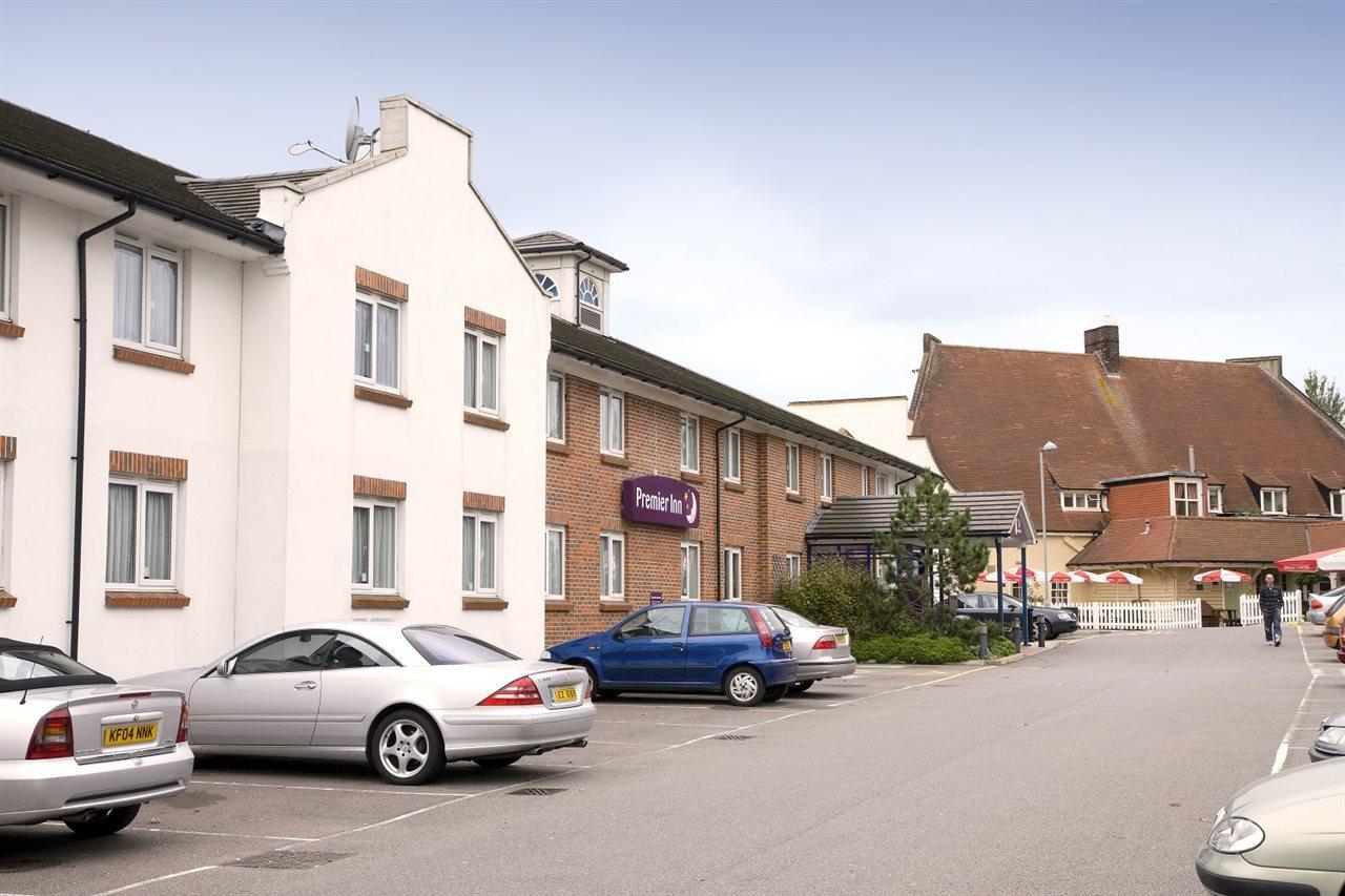 Premier Inn Basildon رايلي المظهر الخارجي الصورة