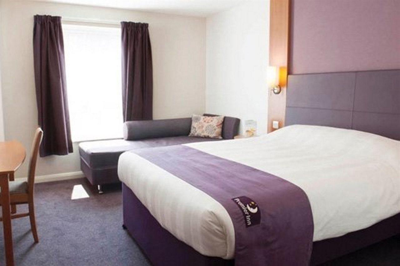 Premier Inn Basildon رايلي المظهر الخارجي الصورة